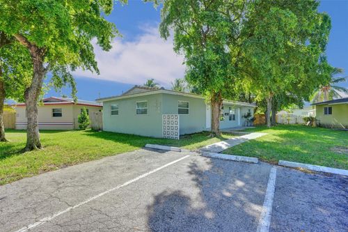260 Ne 41st St, Oakland Park, FL, 33334-1318 | Card Image