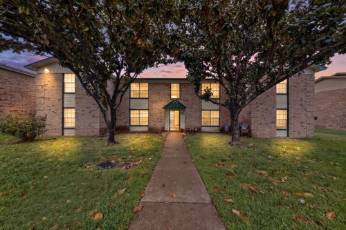 a-8024 Cambridge Cir, White Settlement, TX, 76108-3580 | Card Image