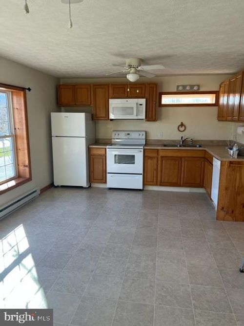 2-18127 Old Valley Pike, EDINBURG, VA, 22824-2806 | Card Image