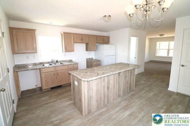 KITCHEN | Image 8