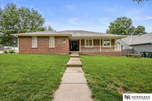 7635 Red Oak Rd, Lincoln, NE, 68516-4392 | Card Image