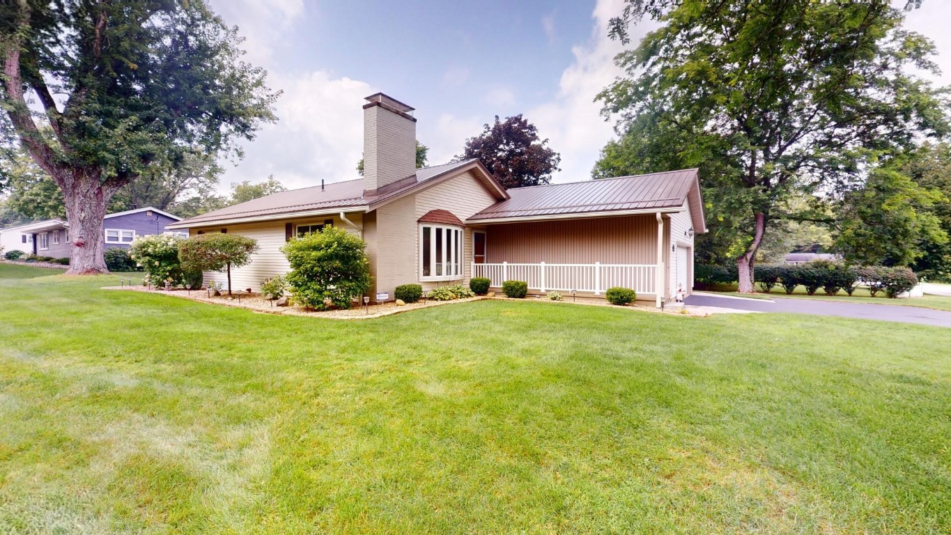Wilson Ave, Meadville, PA 16335