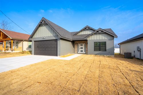 350 E Travis St, Dublin, TX, 76446-1632 | Card Image