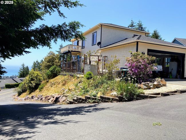 97661 Marina Heights Loop, House other with 3 bedrooms, 3 bathrooms and 2 parking in Brookings OR | Image 7
