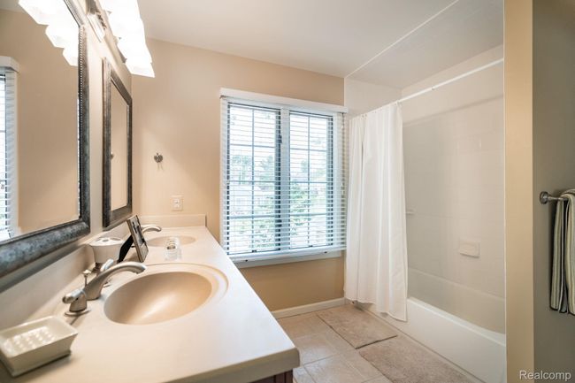 En Suite Bathroom | Image 22
