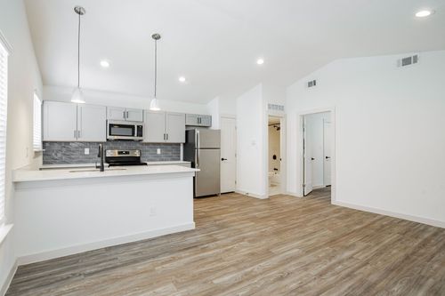 apt-102-523 N Ewing Ave, Dallas, TX, 75203-1834 | Card Image