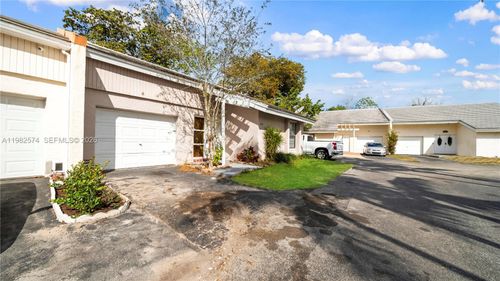 10583 La Placida Dr, Coral Springs, FL, 33065-3745 | Card Image