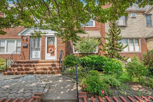 65-30 78th St, Middle Village, NY, 11379-2713 | Card Image