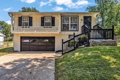 545 N Powahatan Dr, Independence, MO, 64056-2244 | Card Image