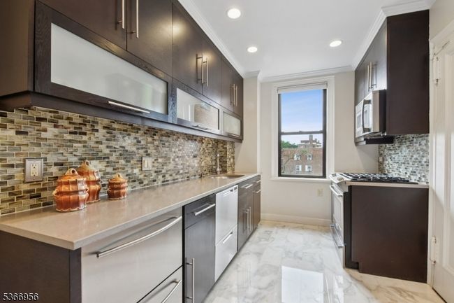 APT-6B - 375 Mount Prospect Ave, Townhouse with 3 bedrooms, 2 bathrooms and null parking in Newark NJ | Image 16