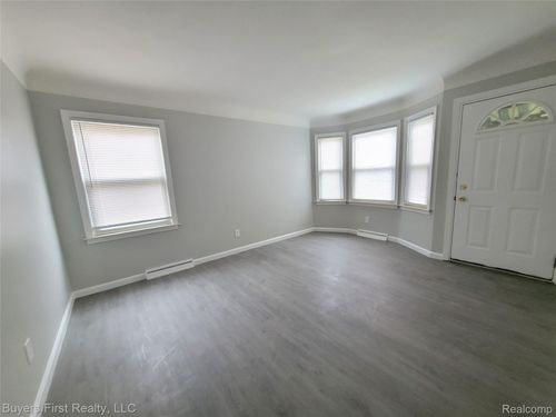 22084 Normandy Ave, Eastpointe, MI, 48021-2512 | Card Image