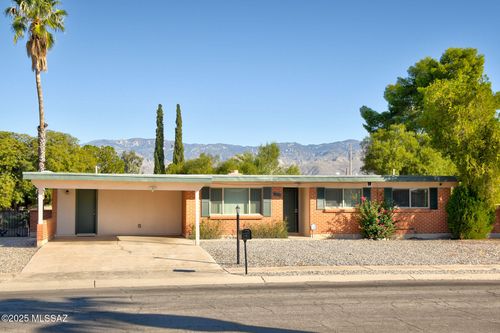9031 E Sierra St, Tucson, AZ, 85710-2662 | Card Image
