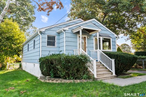 77 Catherine St, East Haven, CT, 06512-4604 | Card Image