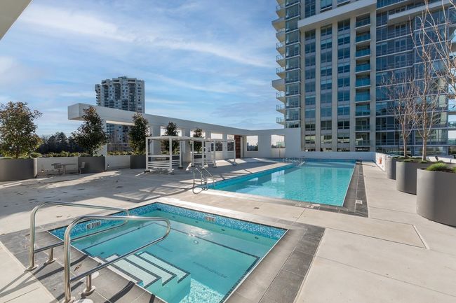 301 - 1632 Lions Gate Lane, Condo with 2 bedrooms, 2 bathrooms and 1 parking in North Vancouver BC | Image 3