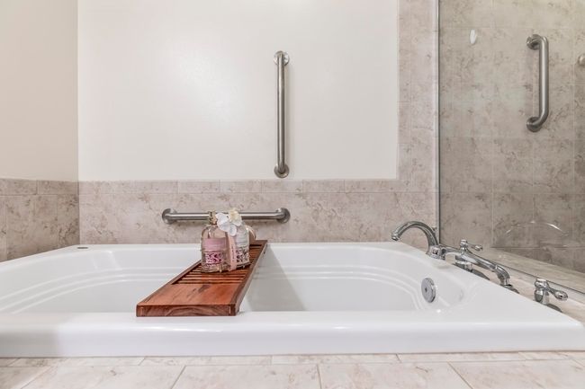 E104 - 18 Upena Ln, Condo with 2 bedrooms, 2 bathrooms and null parking in Kihei HI | Image 18