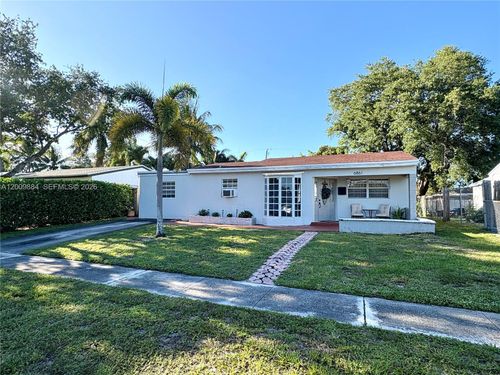 6861 Freedom St, Hollywood, FL, 33024-2829 | Card Image