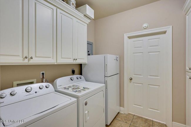 18-2099 E Franklin St | Image 8