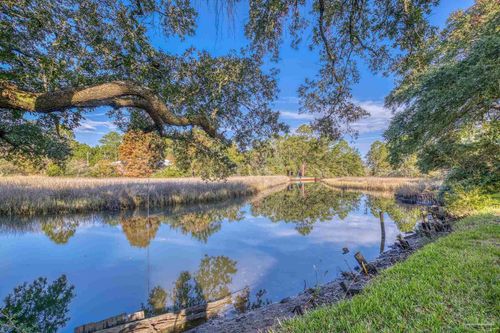 5770 Trout Bayou Cir, Milton, FL, 32583-9543 | Card Image