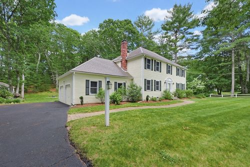 164 Granite St, Medfield, MA, 02052-3324 | Card Image