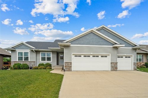 8313 Monterey Dr Ne, Cedar Rapids, IA, 52402-7705 | Card Image