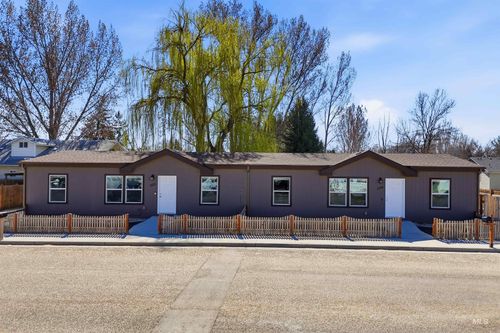352 & 374 E E Idaho St, Middleton, ID, 83644 | Card Image