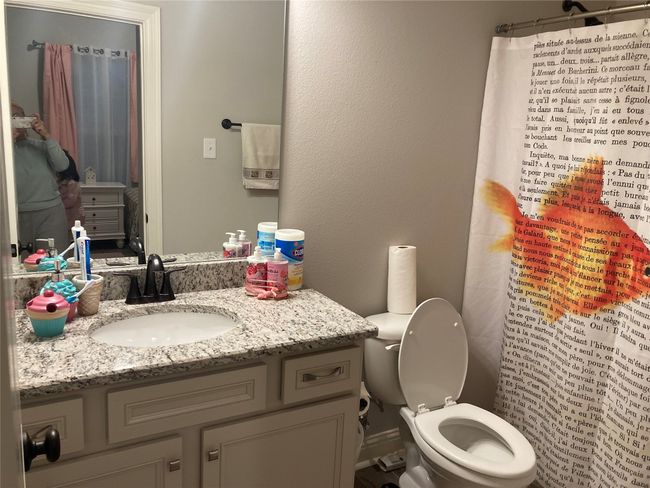 Full bath with toilet, a shower with curtain, and vanity | Image 14
