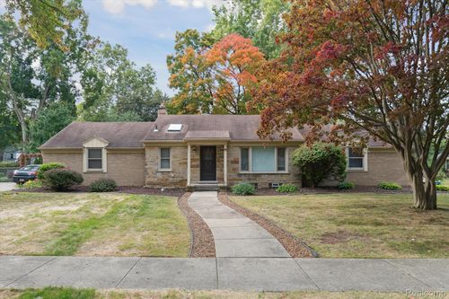 18797 Wiltshire Blvd, Lathrup Village, MI, 48076-2511 | Card Image