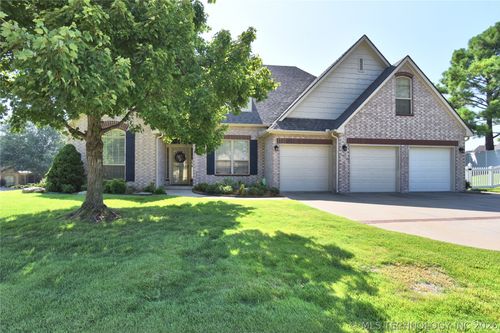 7529 Galveston St, Broken Arrow, OK, 74014-7085 | Card Image