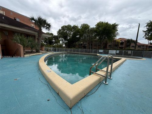 a2008-17650 Nw 68th Ave, Hialeah, FL, 33015 | Card Image