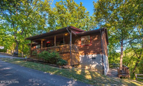 617 Iron Mountain Rd, Pigeon Forge, TN, 37863-3010 | Card Image