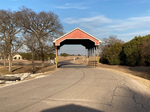 33068 Woodcrest Dr, Whitney, TX, 76692-5740 | Card Image
