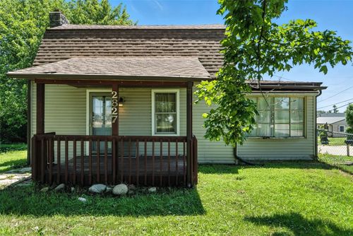 2827 Wilson Ave Sw, Cedar Rapids, IA, 52404-3237 | Card Image