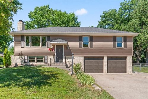 418 Sw Stratford Rd, Lee's Summit, MO, 64081-2733 | Card Image