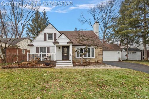 16244 Lauderdale Ave, Beverly Hills, MI, 48025-5547 | Card Image