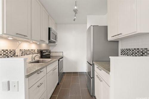 apt-906-2092 Kuhio Ave, Honolulu, HI, 96815-2148 | Card Image