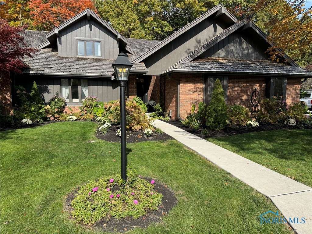 Chatham Way, Perrysburg, OH 43551