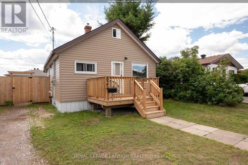 825 Newport Ave, Thunder Bay, ON, P7A6J8 | Card Image