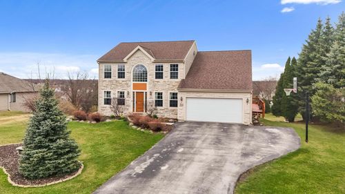 W134N6585 Lilly Creek Drive, Menomonee Falls, WI, 53051 | Card Image