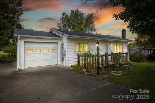 211 Hayes Ave, Hudson, NC, 28638-2321 | Card Image