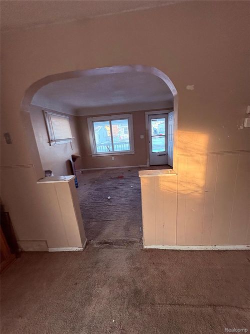 28042 Maple St, Roseville, MI, 48066-2430 | Card Image