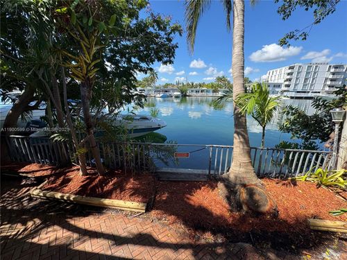 apt-5-8300 Byron Ave, Miami Beach, FL, 33141-1431 | Card Image
