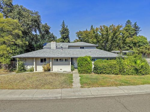 701 Elmwood Dr, Davis, CA, 95616-3516 | Card Image