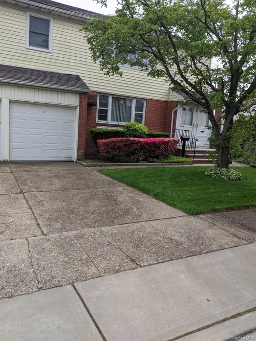 2 Charles St, Floral Park, NY, 11001-2204 | Card Image