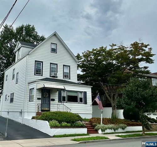 20 Jane St, East Rutherford, NJ, 07073-1421 | Card Image
