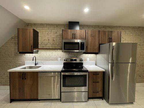 1-363 Parkside Dr, Toronto, ON, M6R2Z5 | Card Image