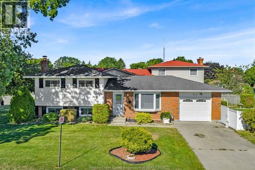 23 Camelot Ave, Leamington, ON, N8H4T7 | Card Image