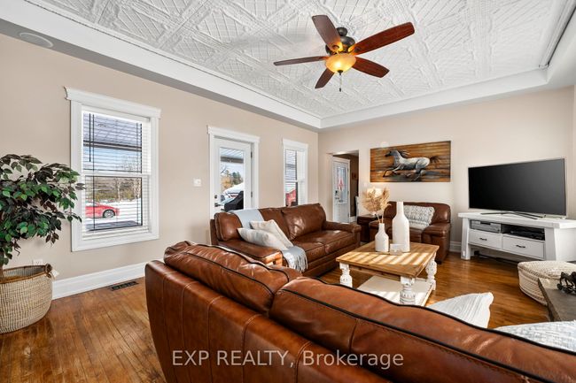 1742 Cameron St W, House other with 3 bedrooms, 2 bathrooms and 8 parking in Cannington ON | Image 15