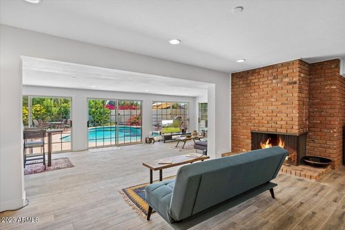 8713 E Orange Blossom Ln, Scottsdale, AZ, 85250-7431 | Card Image