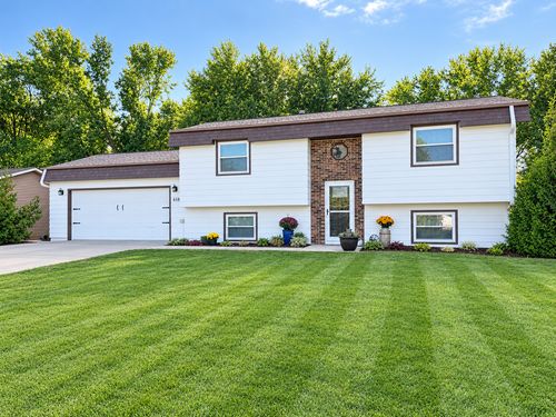 615 7th Ave Ne, Stewartville, MN, 55976-1530 | Card Image
