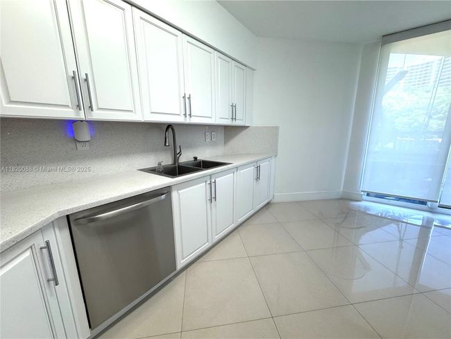 APT-102 - 3370 Ne 190 Th St, Condo with 2 bedrooms, 3 bathrooms and null parking in Aventura FL | Image 37